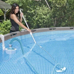 Kit D'entretien Piscine Luxe Vac+ Intex -Magasin Mobilier kit d entretien piscine luxe intex 6
